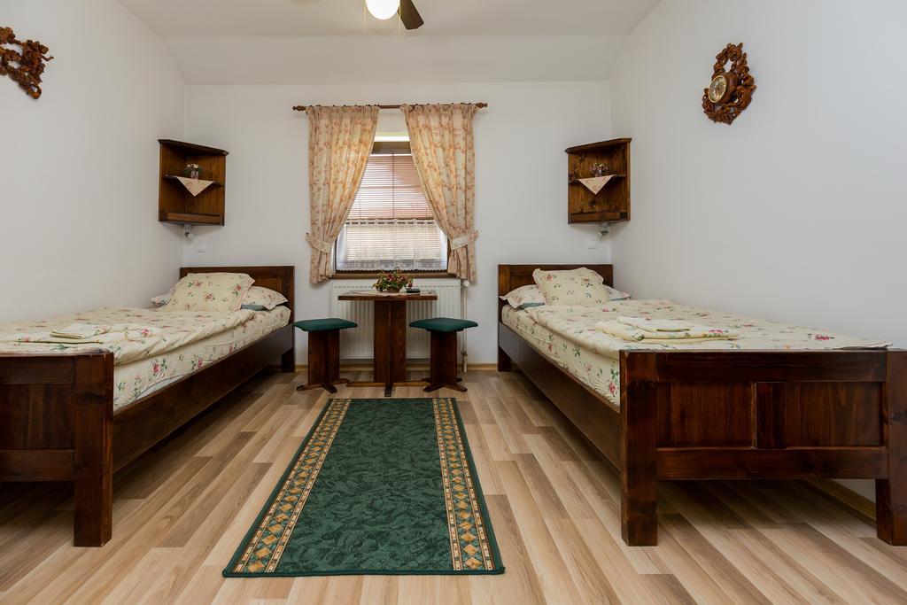 Penzion Gazdovsky Hostinec Topoľčianky Dış mekan fotoğraf